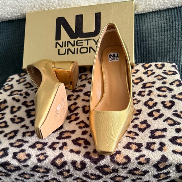 Ninety Union Gold Women's Square Stack Heels Shoes NEW Size 8 Church Formal - Picture 3 of 15
